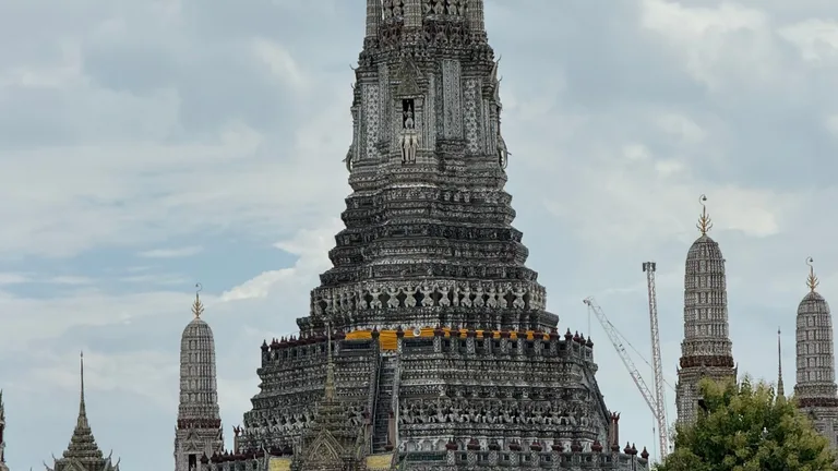 Wat Arun (Temple of Dawn)