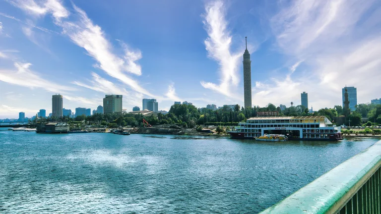 أفق القاهرة ونهر النيل عند الغروب