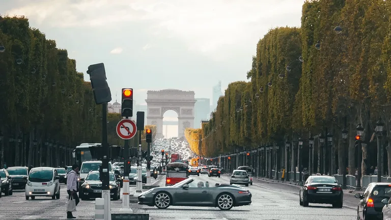 Champs-Élysées Avenue